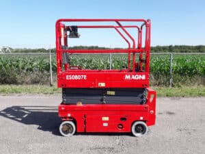 Ножничный подъемник MAGNI ES0807E